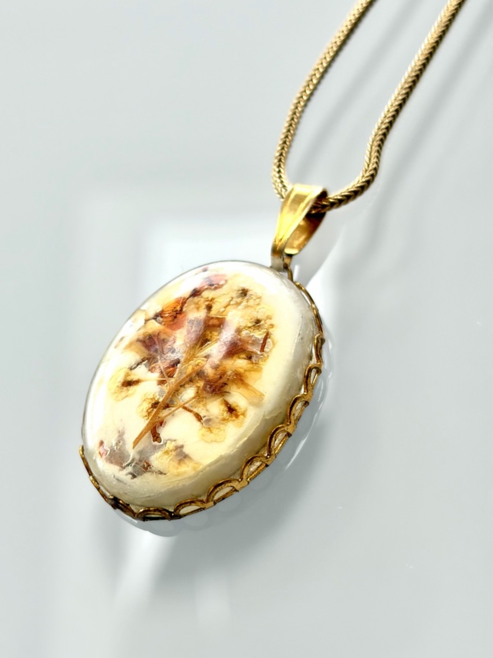 Vintage Brass Pressed Botanical Pendant Necklace (1960s) - Picture 3 of 6